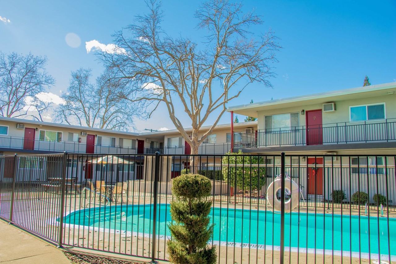 Hillcrest Apartments - Photo 3 of 20
