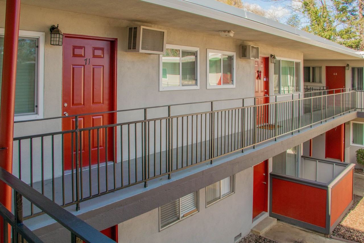 Hillcrest Apartments - Photo 5 of 20