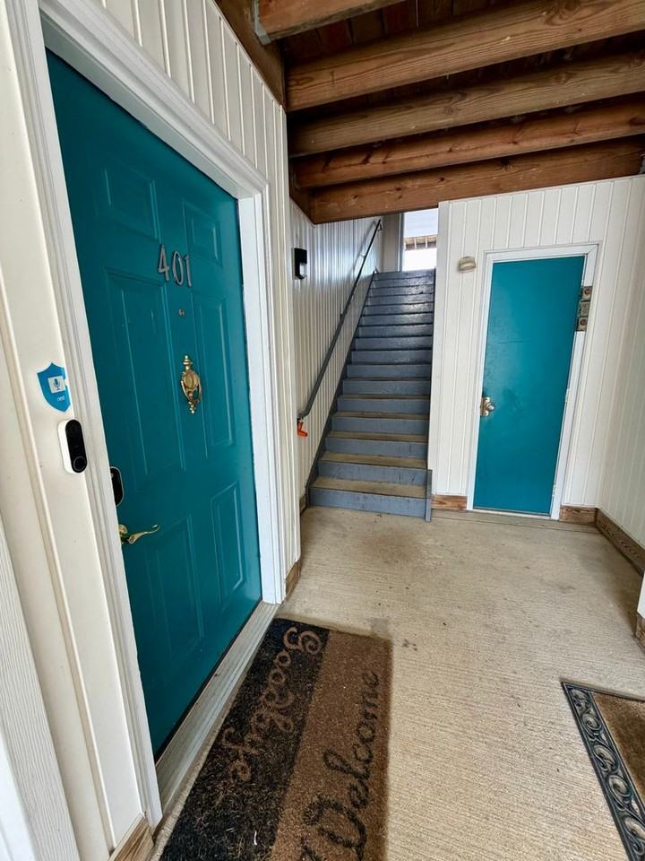401 Waters Edge Dr - Photo 2 of 34