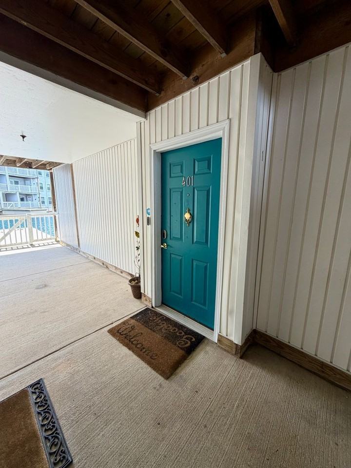 401 Waters Edge Dr - Photo 3 of 34