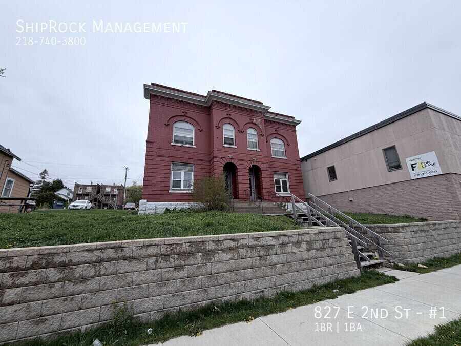 827 E 2nd St #1