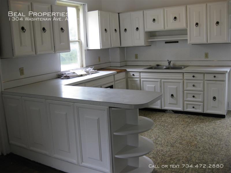 1304 Washtenaw Rd #1 - Photo 3 of 14