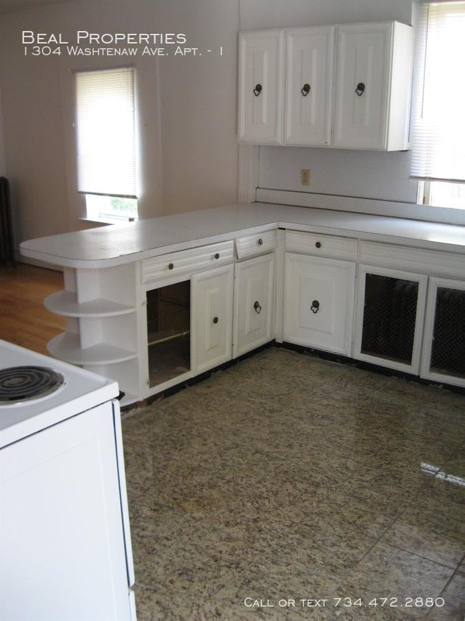 1304 Washtenaw Rd #1 - Photo 4 of 14