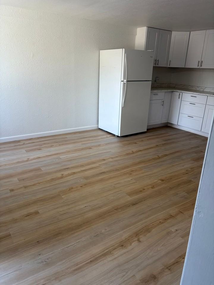 1104 E 4th St - Photo 3 of 15