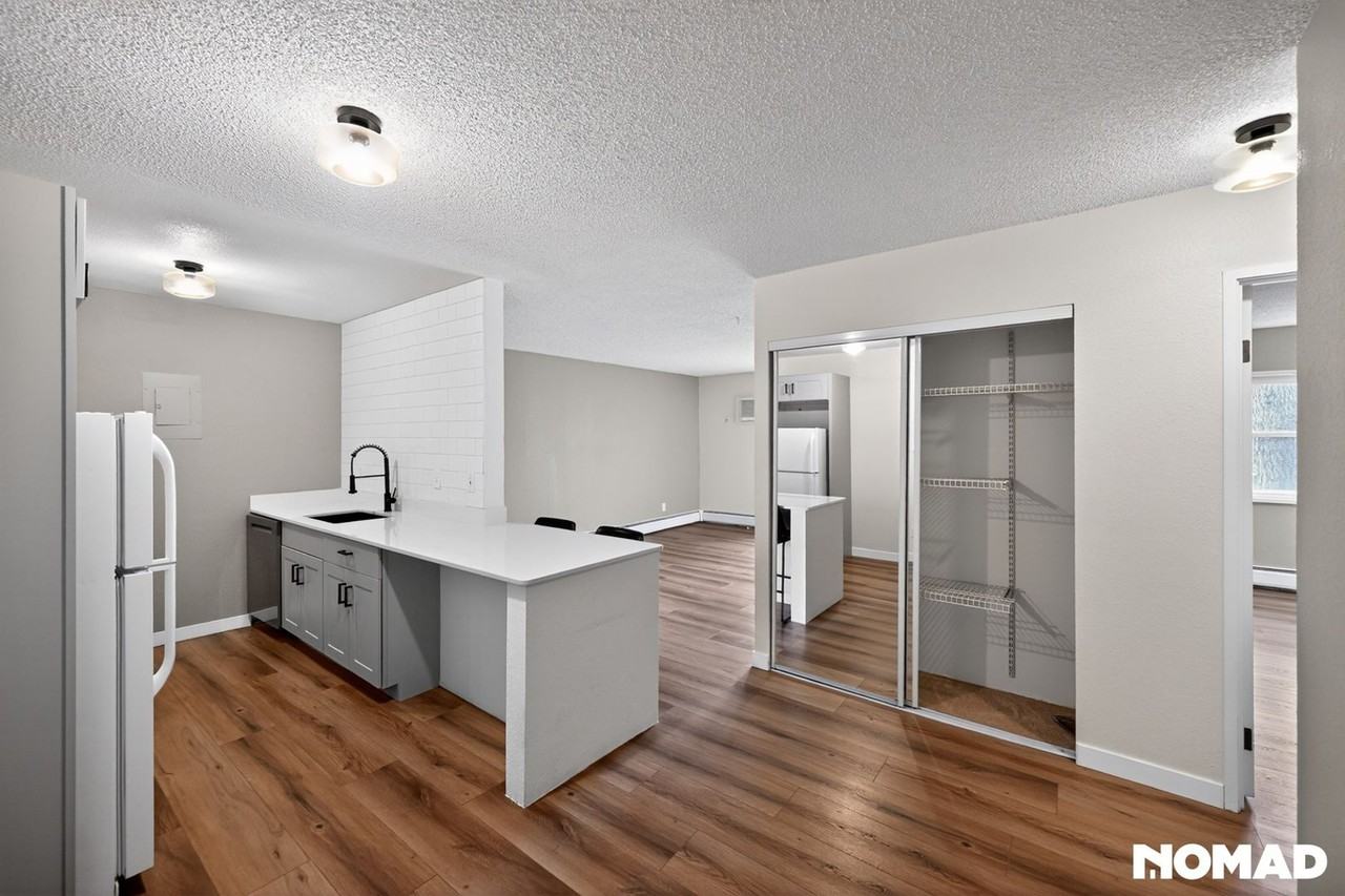 1250 Golden Cir - Photo 5 of 42