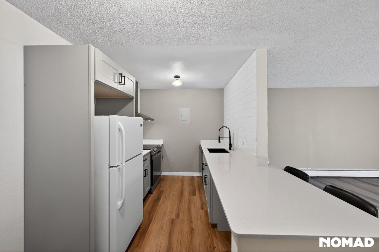1250 Golden Cir - Photo 7 of 42