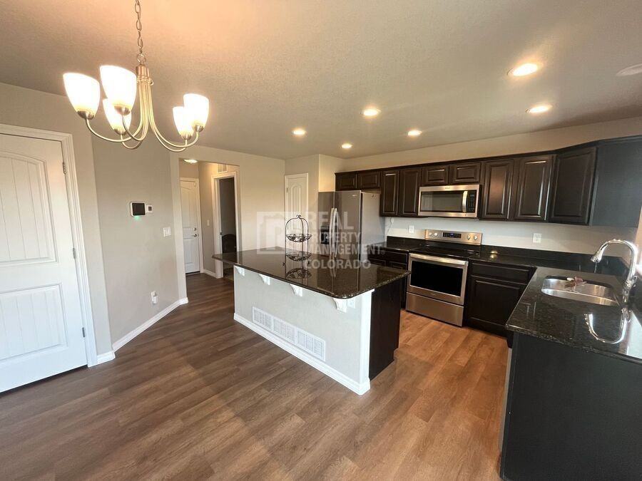 10044 Castor Dr - Photo 3 of 15