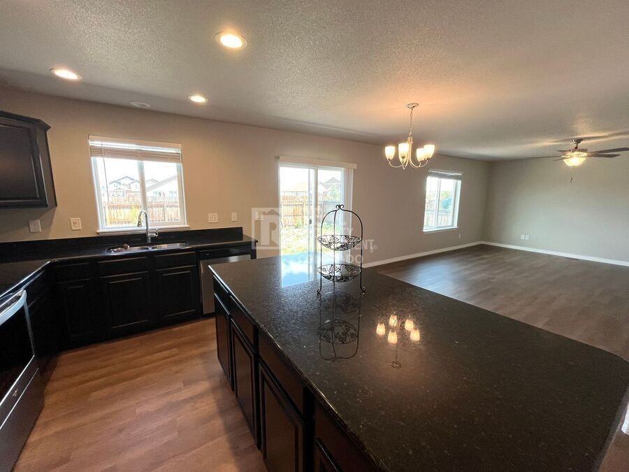 10044 Castor Dr - Photo 4 of 15