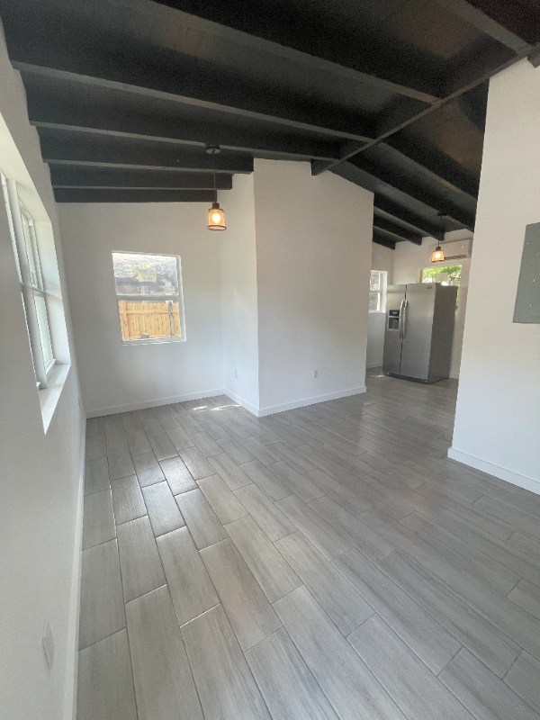 7540 Ne 3rd Ct - Photo 3 of 7