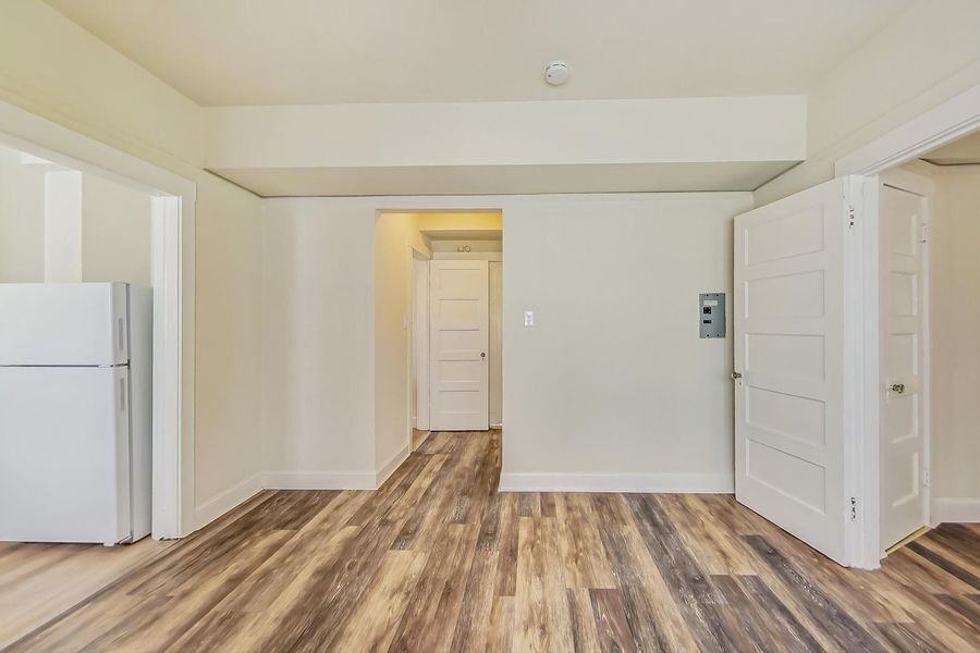 10 Brooklyn Pl #05 - Photo 2 of 14