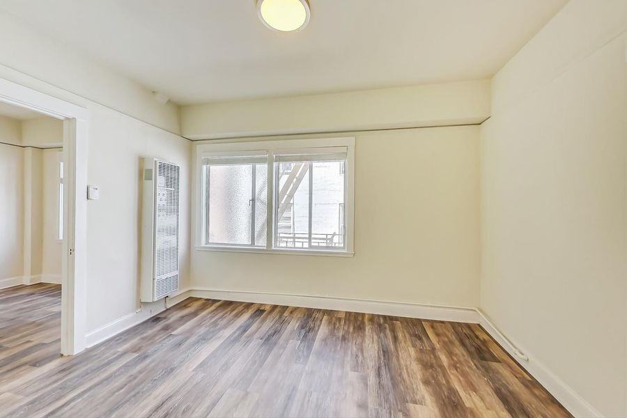 10 Brooklyn Pl #05 - Photo 3 of 14