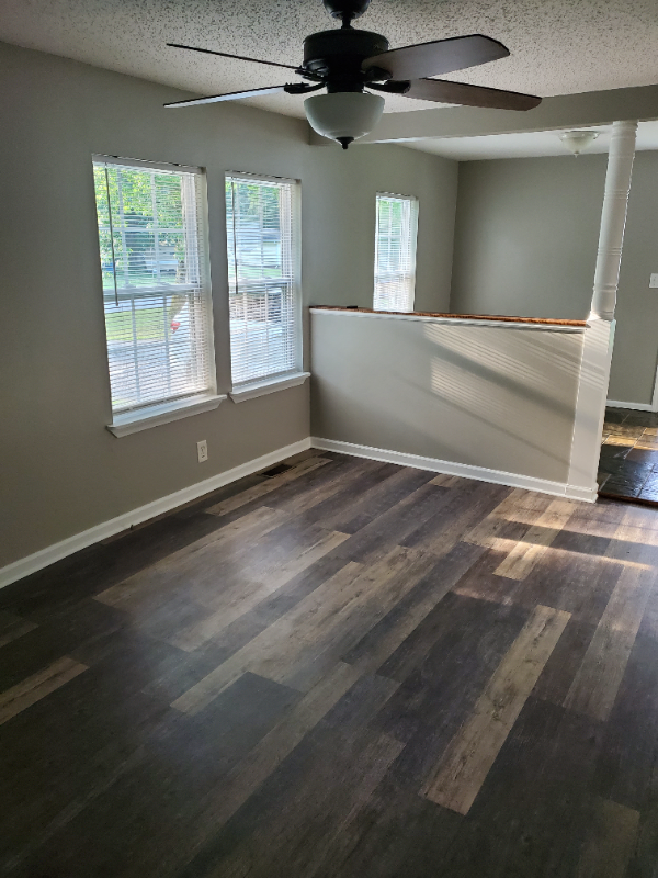 301 Circle Dr - Photo 2 of 9