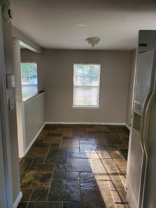 301 Circle Dr - Photo 6 of 9