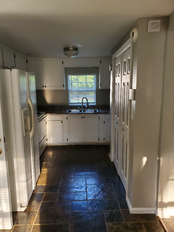 301 Circle Dr - Photo 7 of 9