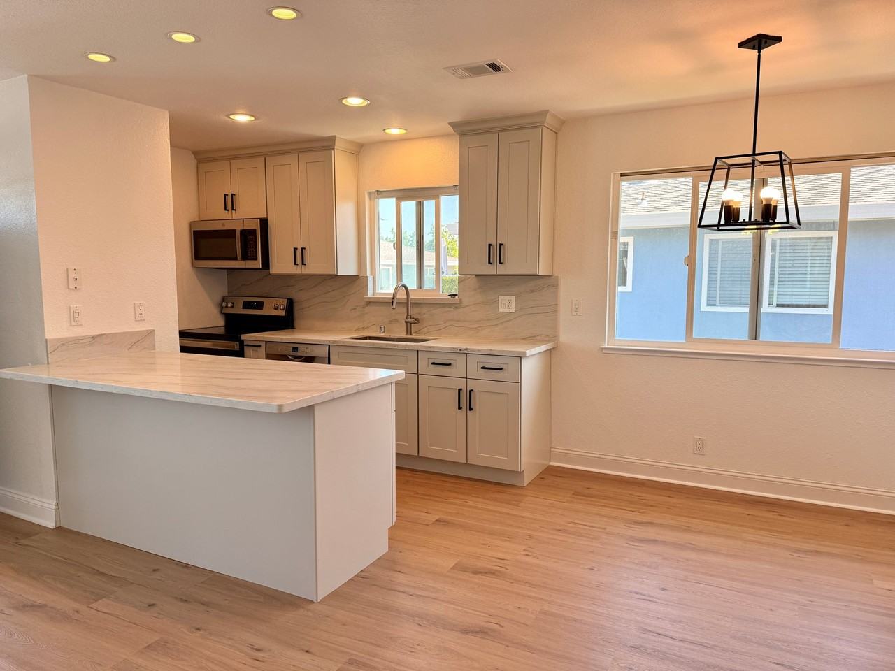1265 Bouret Dr #4 - Photo 4 of 30