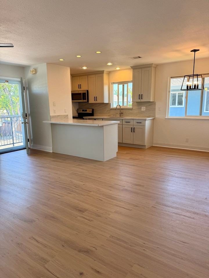 1265 Bouret Dr #4 - Photo 5 of 30