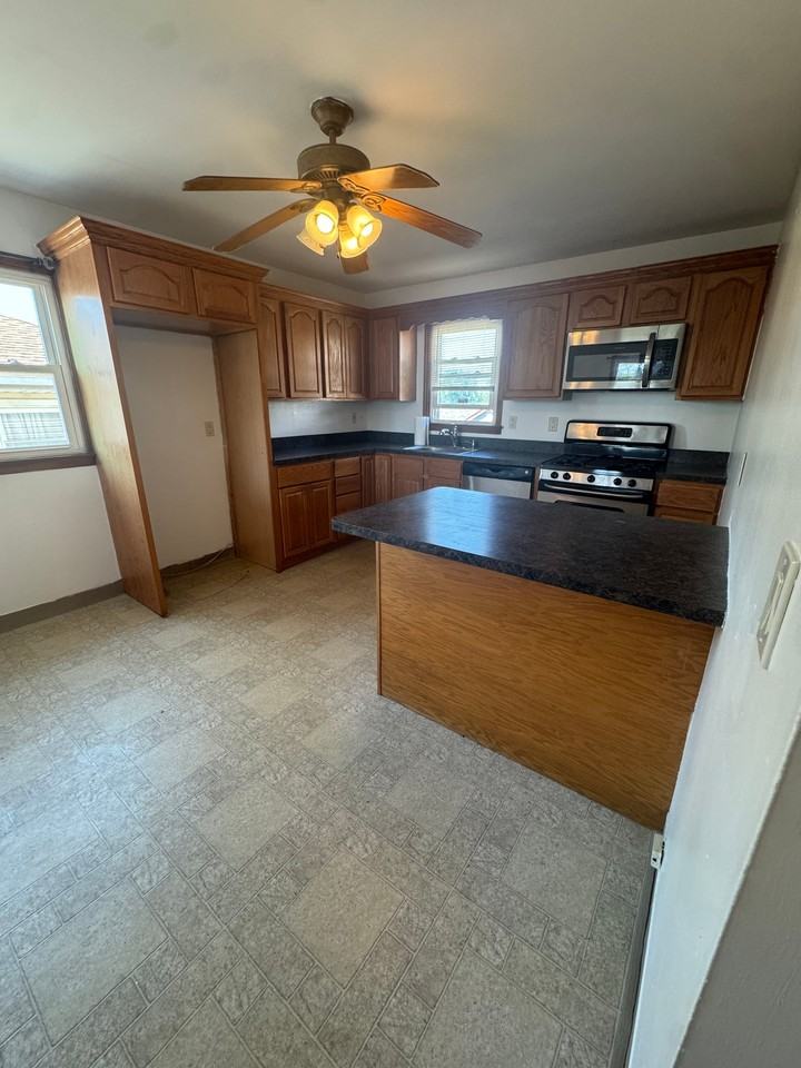 190 Baltimore Ave - Photo 3 of 13