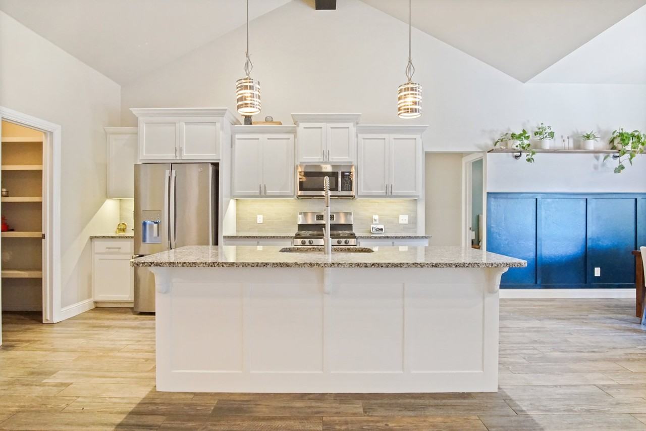 10004 Glover River Dr - Photo 5 of 33