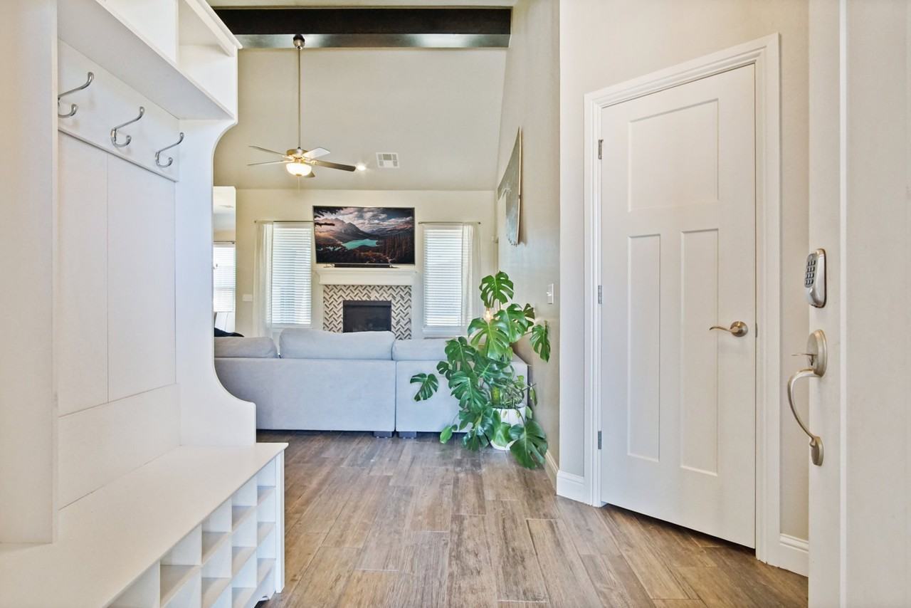 10004 Glover River Dr - Photo 6 of 33
