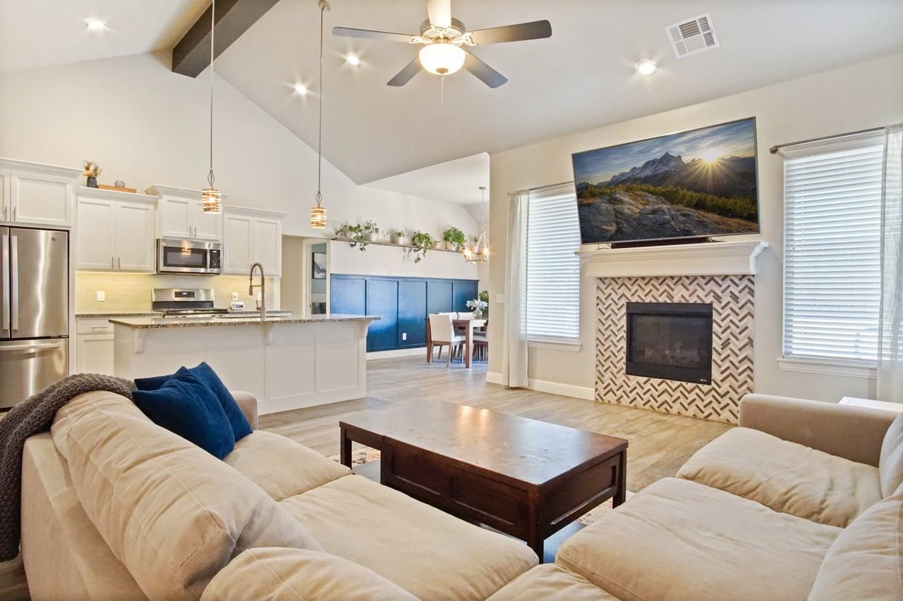 10004 Glover River Dr - Photo 7 of 33