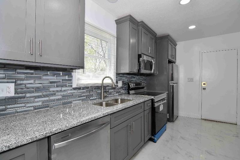 5712 Garfield Ave - Photo 2 of 10