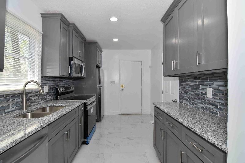 5712 Garfield Ave - Photo 3 of 10