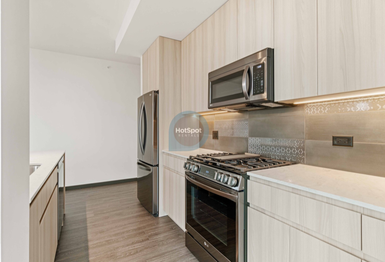 1350 W Randolph St #1113 - Photo 2 of 21