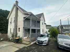featured image of 1206 Farber Ct #2