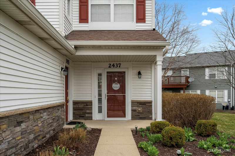 2437 Oneida Ln - Photo 2 of 17