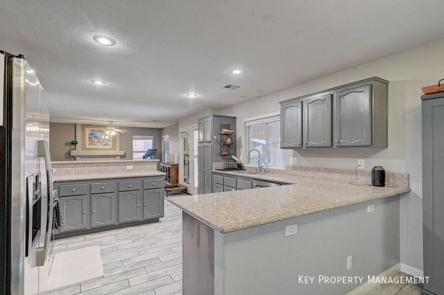 3941 Equinox Ct - Photo 4 of 15