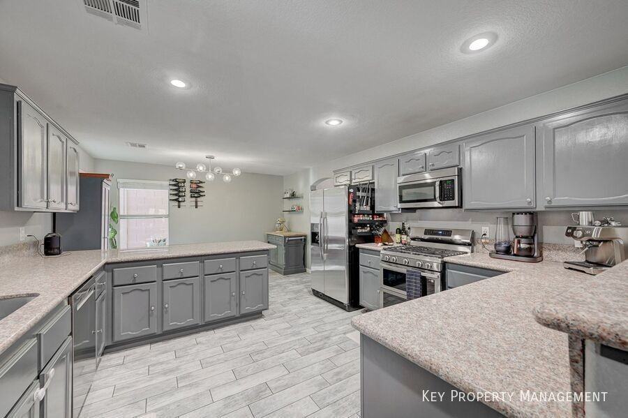 3941 Equinox Ct - Photo 5 of 15
