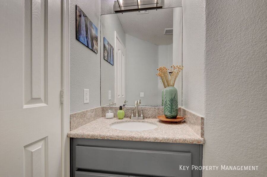 3941 Equinox Ct - Photo 6 of 15