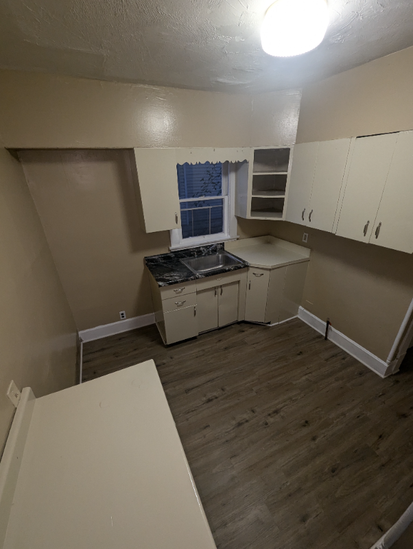 334 13th St - Photo 4 of 11