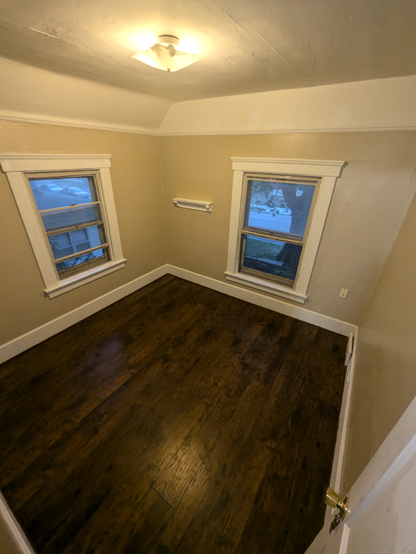 334 13th St - Photo 5 of 11