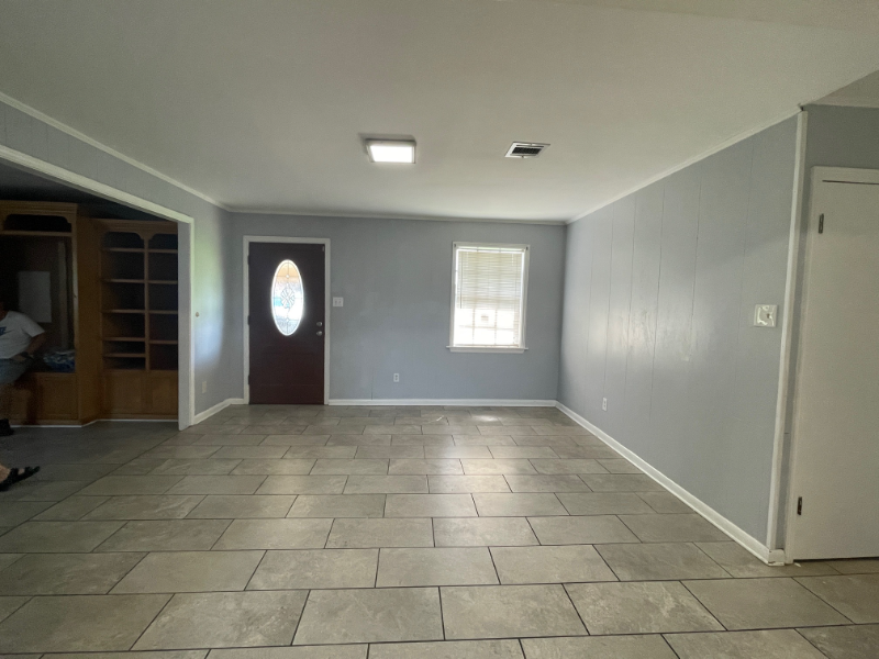 821 Fairmont Ln - Photo 2 of 14