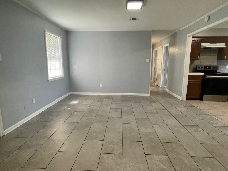 821 Fairmont Ln - Photo 3 of 14