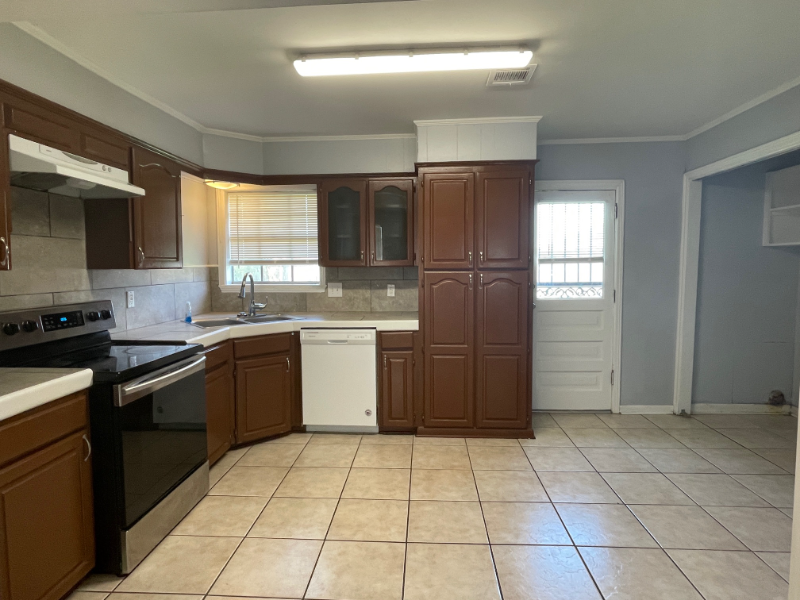 821 Fairmont Ln - Photo 5 of 14