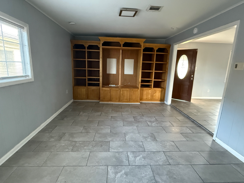 821 Fairmont Ln - Photo 7 of 14