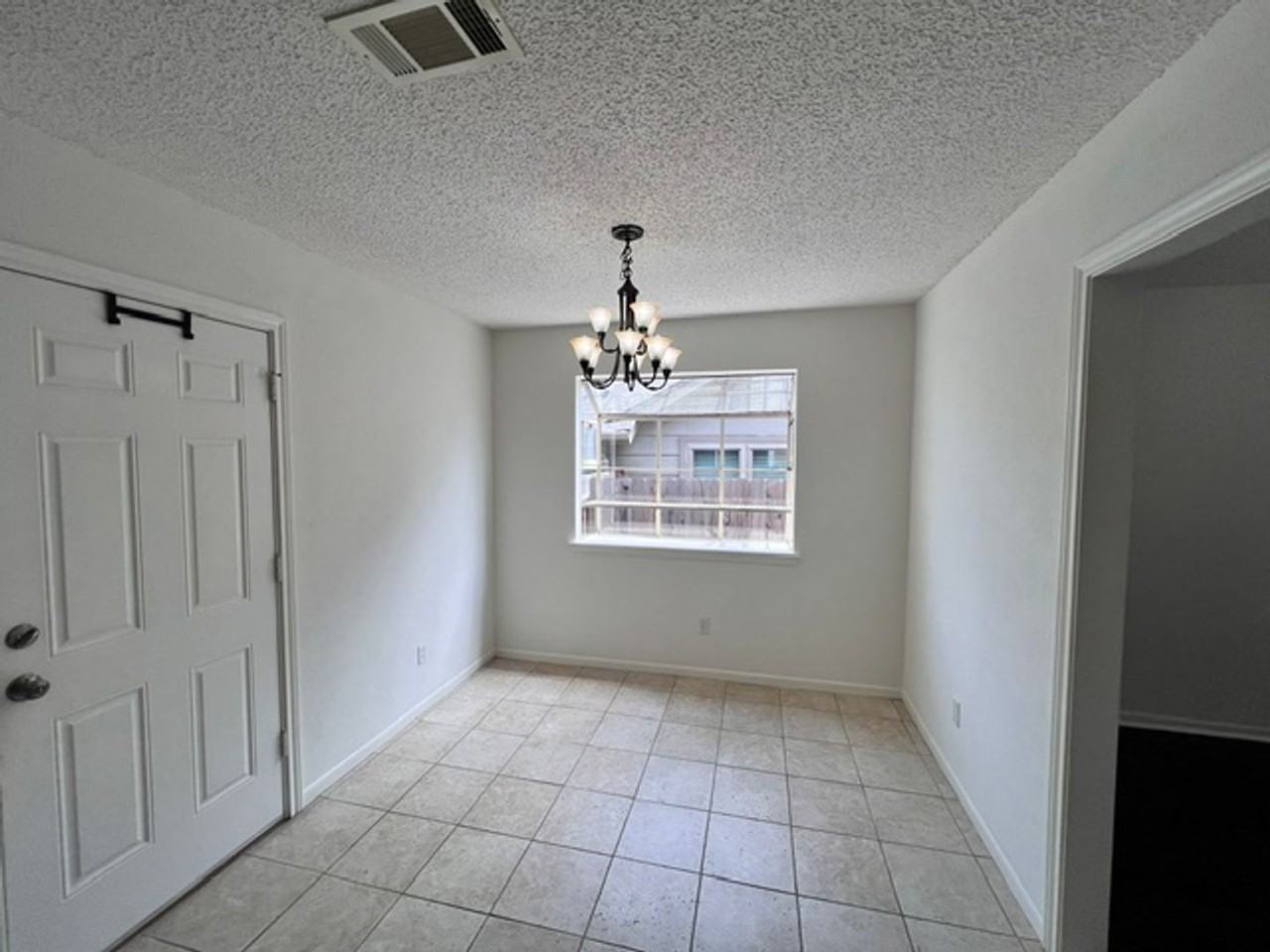 5833 Secrest Dr - Photo 6 of 33