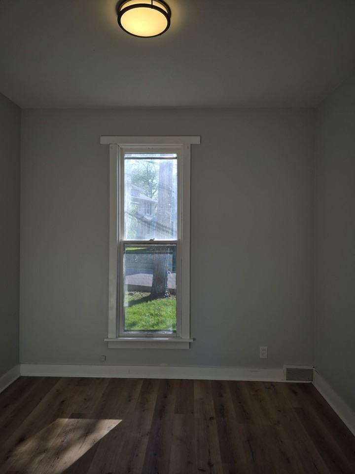 403 Hopley Ave #403 - Photo 6 of 17