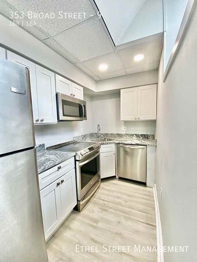 353 Broad St #9 - Photo 3 of 8