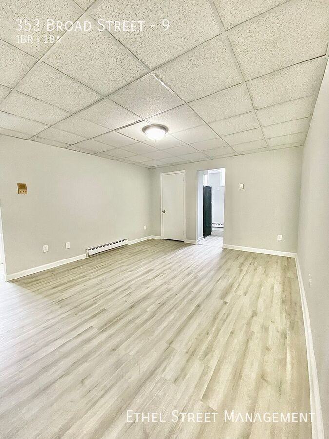 353 Broad St #9 - Photo 4 of 8