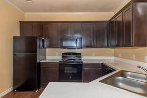 featured image of 1617 Northwest Blvd #112