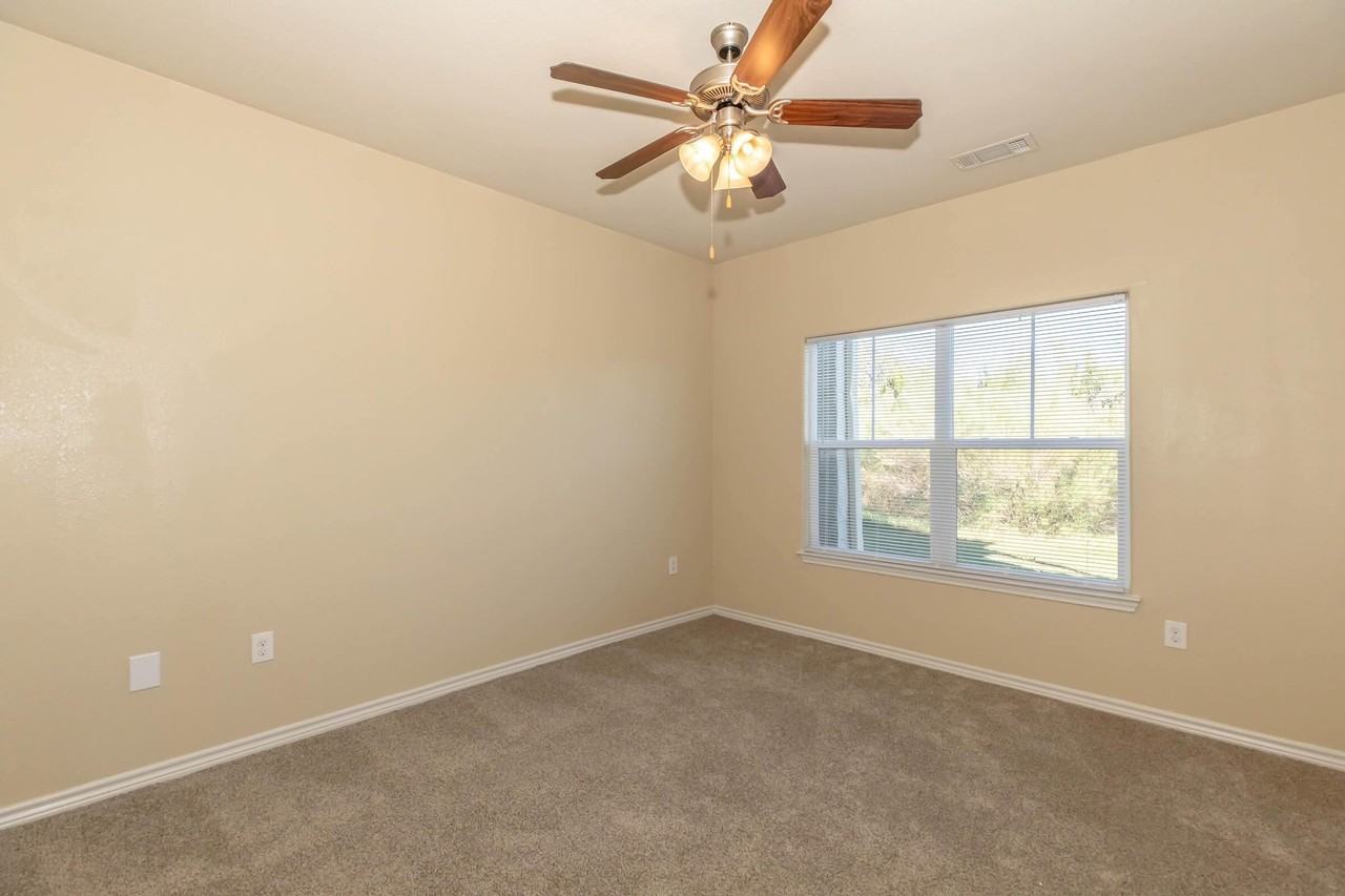 1617 Northwest Blvd #112 - Photo 3 of 7