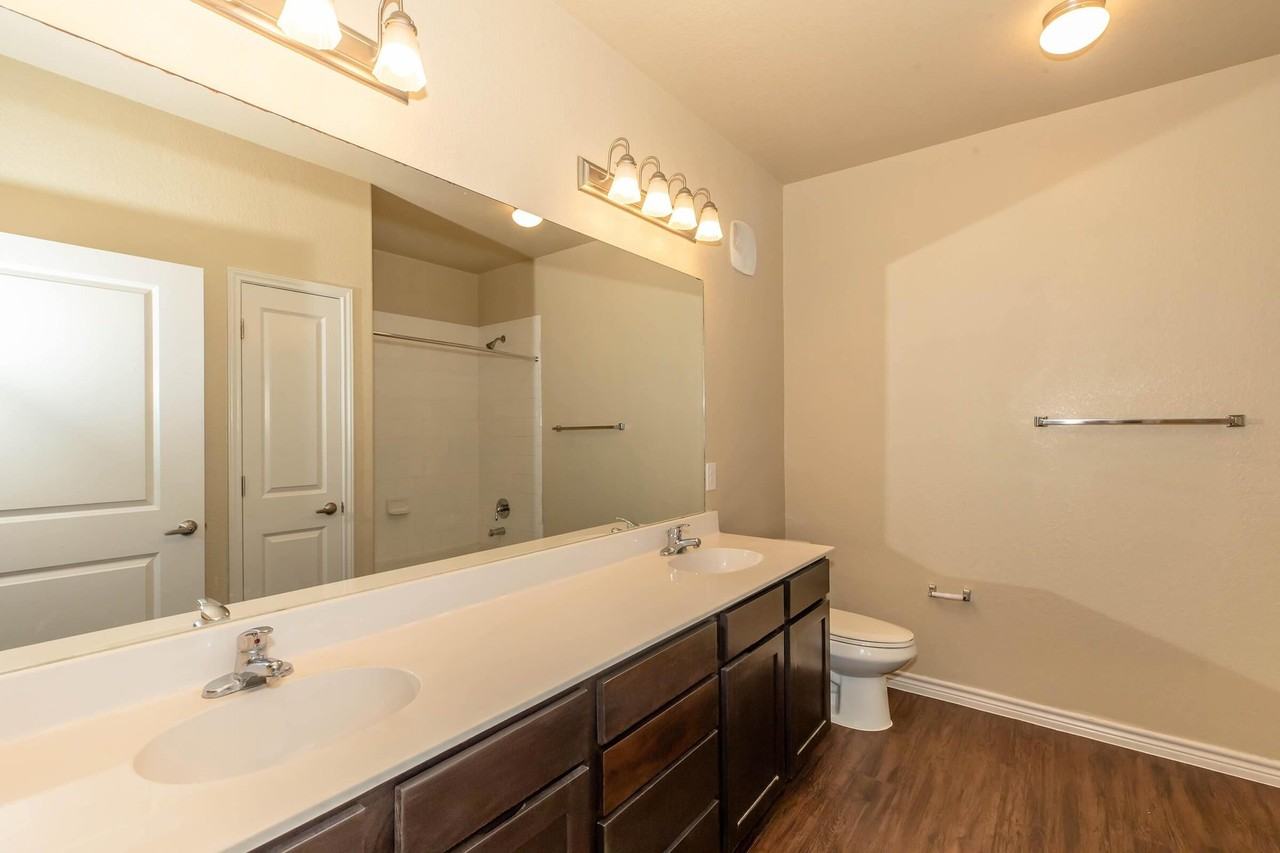 1617 Northwest Blvd #112 - Photo 6 of 7