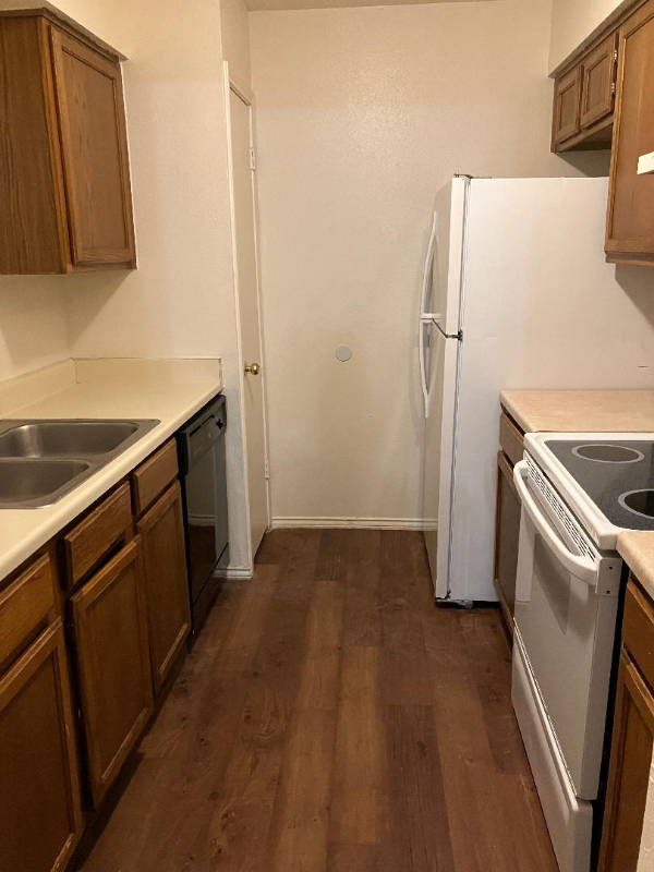 812 Station St - Photo 2 of 12
