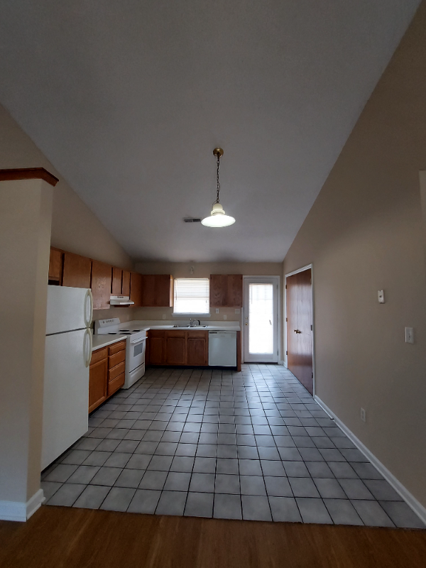 220 Wyndham Cir #B - Photo 4 of 10
