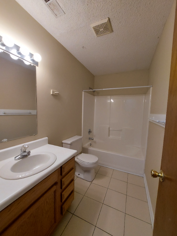 220 Wyndham Cir #B - Photo 6 of 10