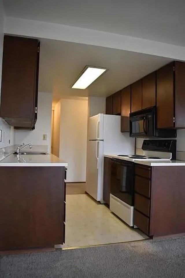Magnolia Crestview | Classic Seattle Living at the Top of the Hill - Photo 5 of 27