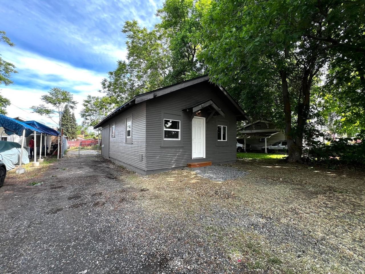 1521 Garfield Ave - Photo 2 of 15